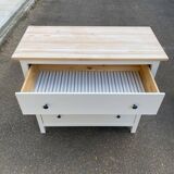 Paire de commodes scandinaves blanches en bois massif