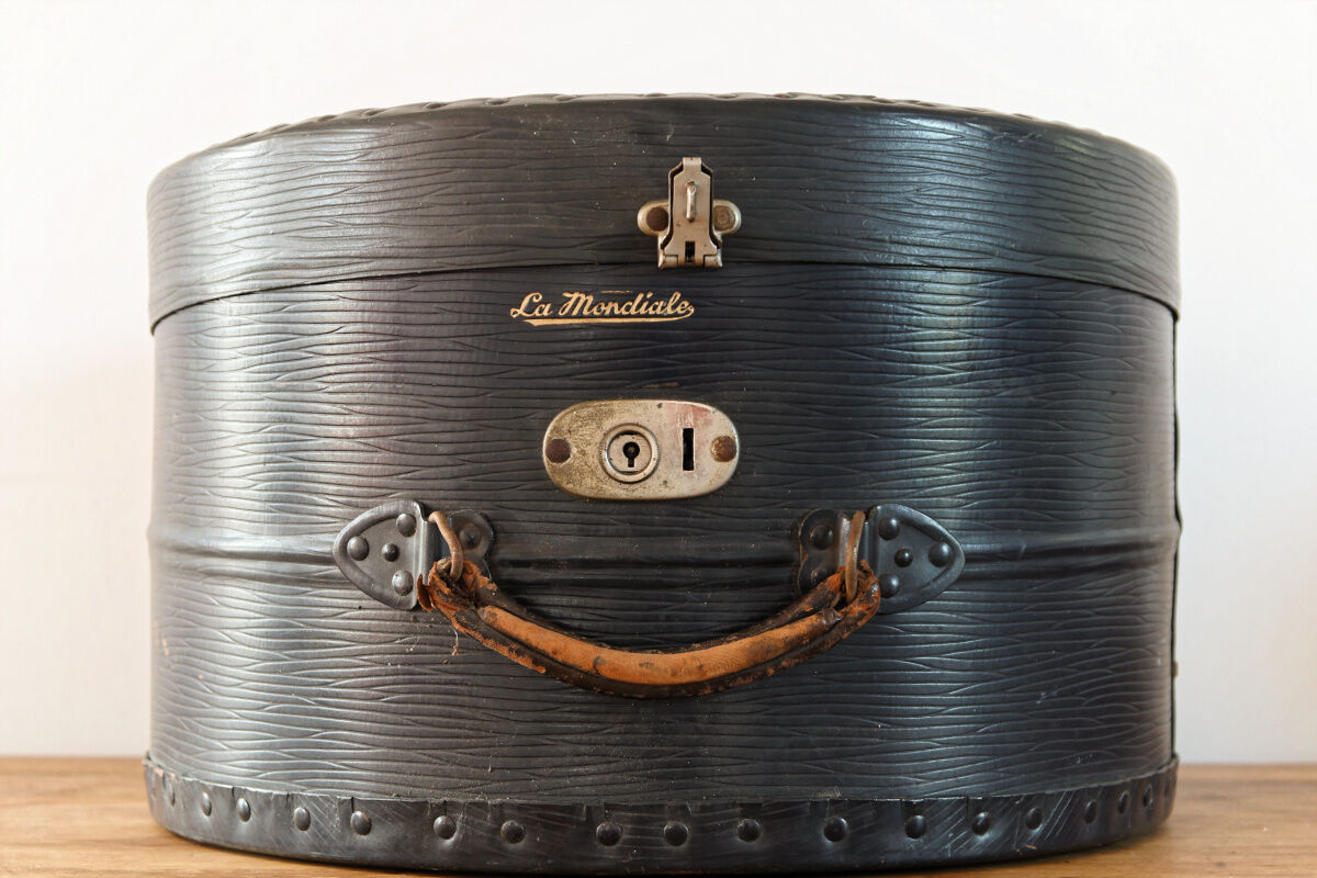 Boiled cardboard hat box