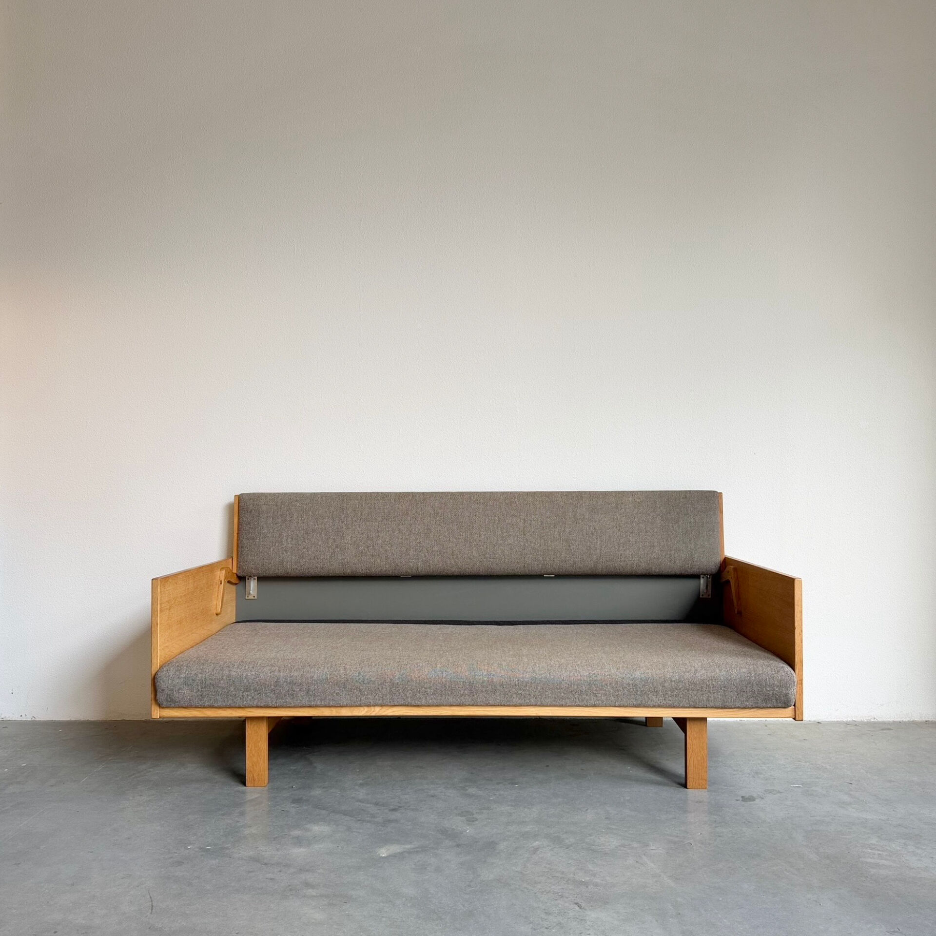 Vintage Daybed Hans Wegner oak
