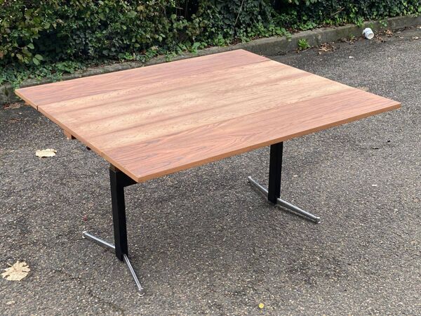 Table basse relevable en bois brut, restaurée