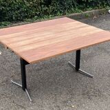 Table basse relevable en bois brut, restaurée