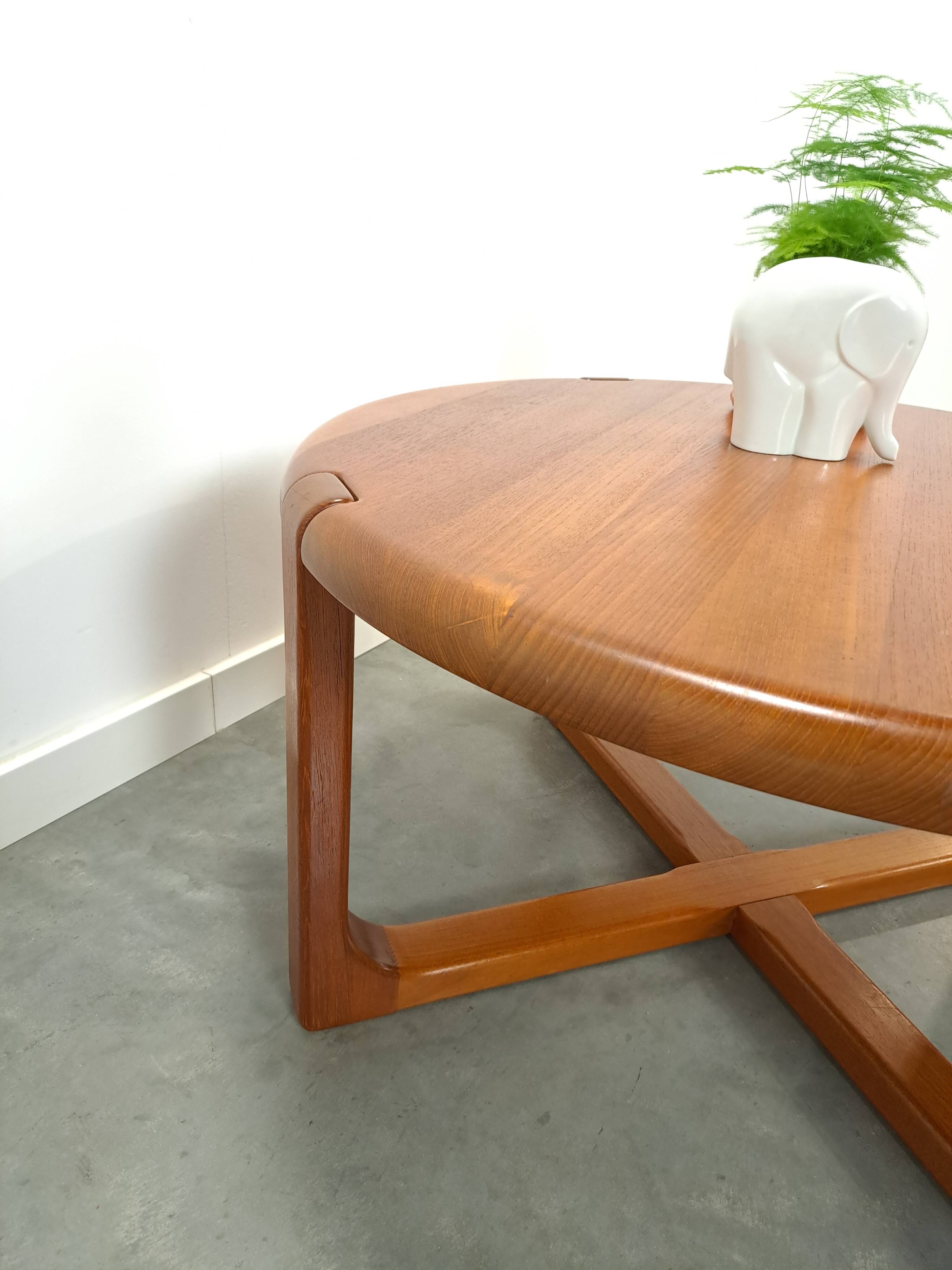 Table basse ronde en teck Niels Bach Danemark