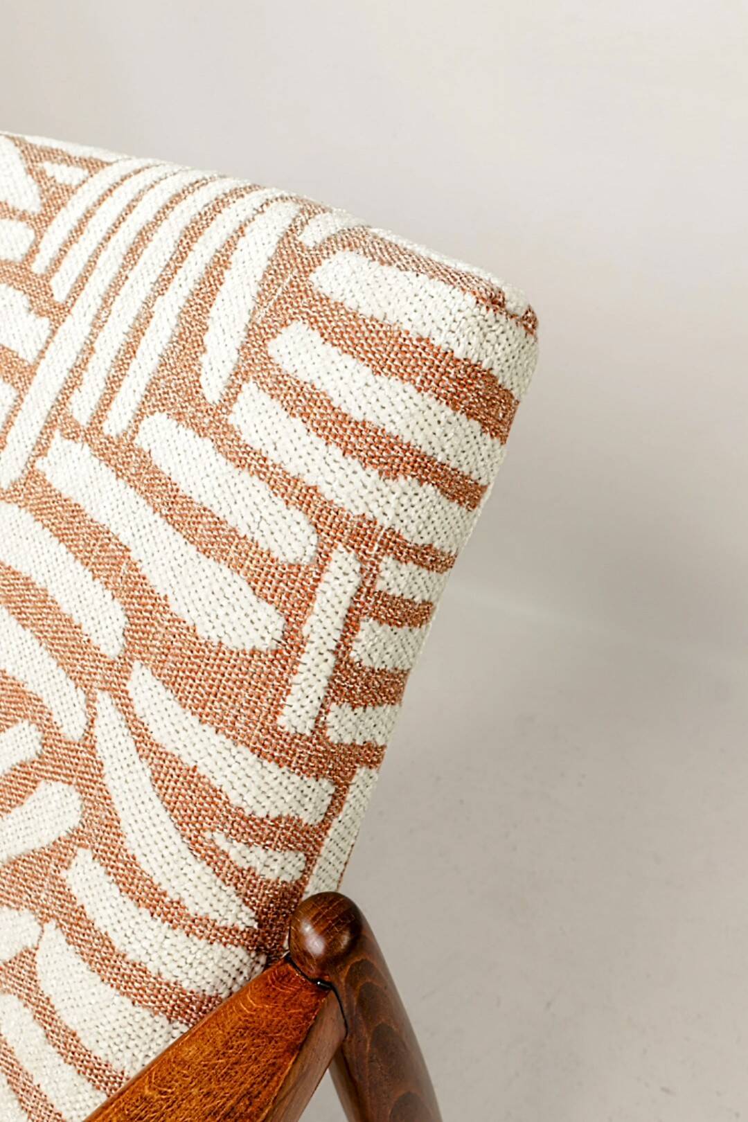 Fauteuil Jacquard Coral Vintage par Edmund Homa GFM 64, années 1960, Pologne Rénové MCM Design