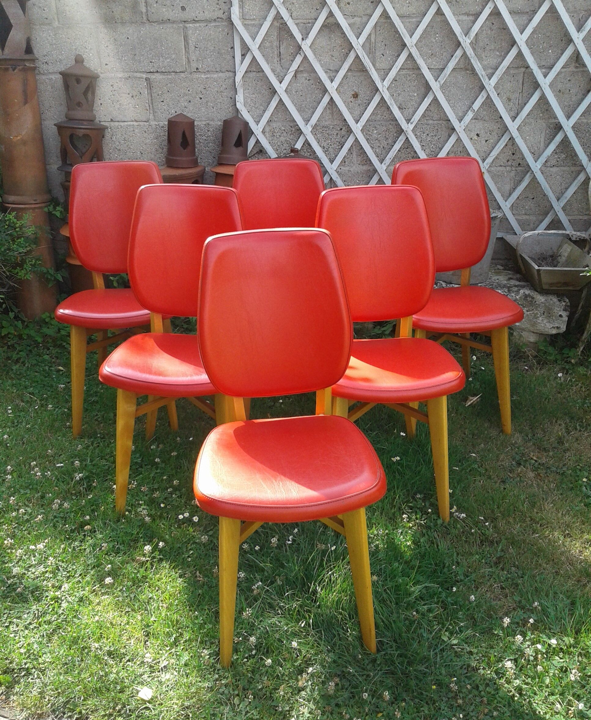Set of 6 chairs in wood covered with red skai