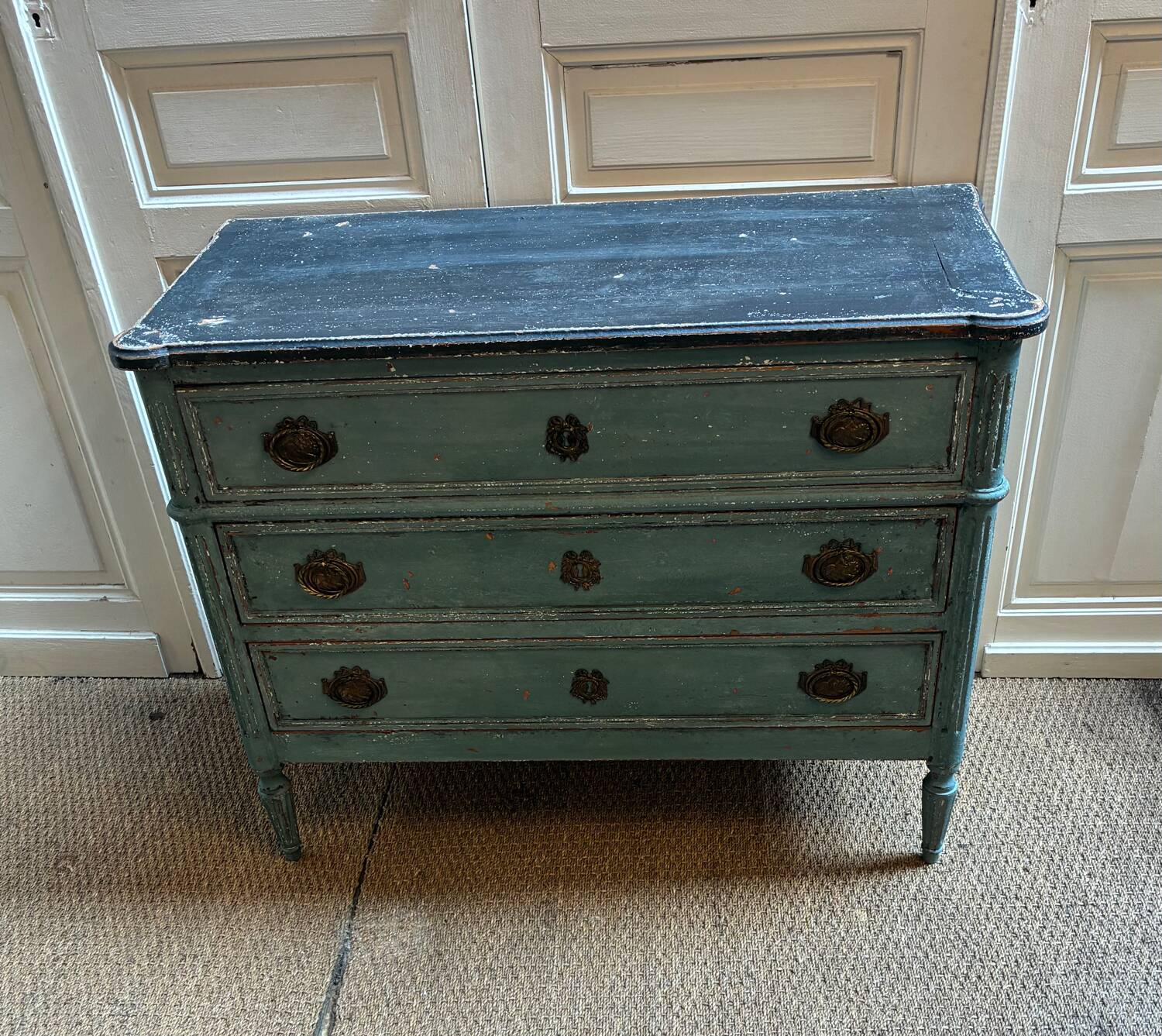 Old blue chest of drawers