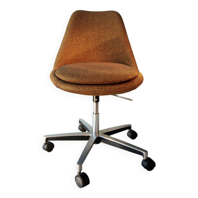Chaise tulipe 70's, tissus lainé orangé et fonte d'aluminium