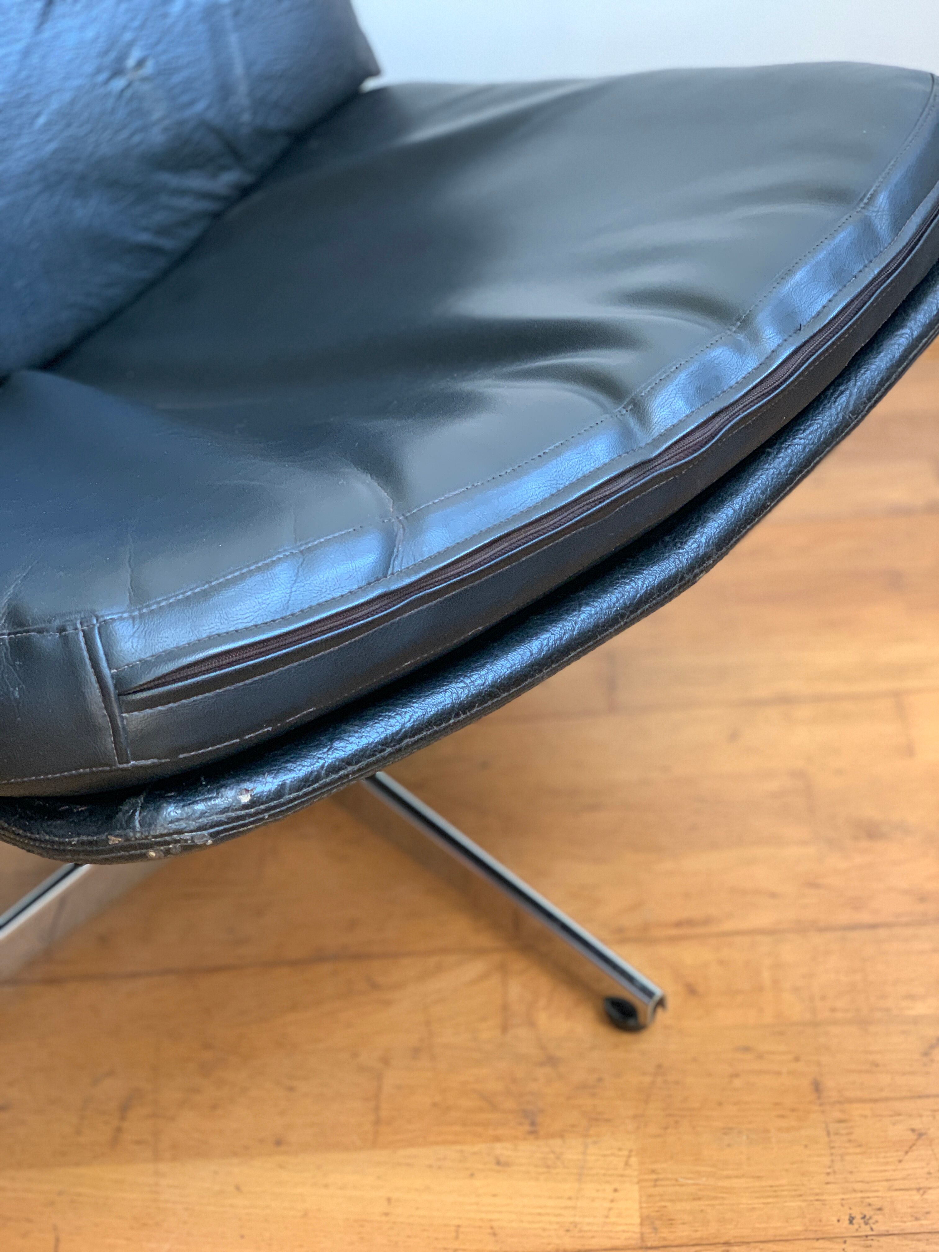 Swivel armchair 1970