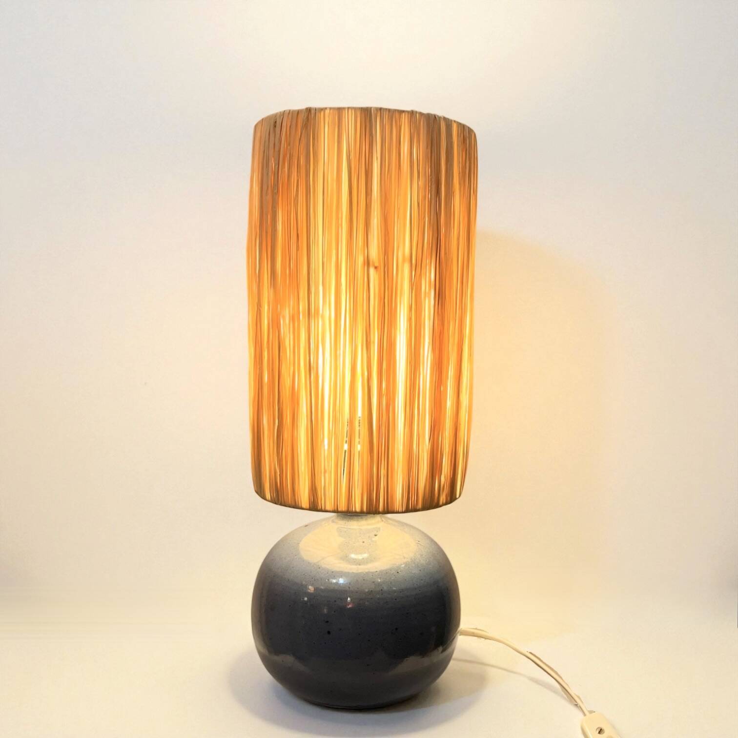 Lampe boule signé en céramique grès bleu lavande abat-jour corde ou raphia