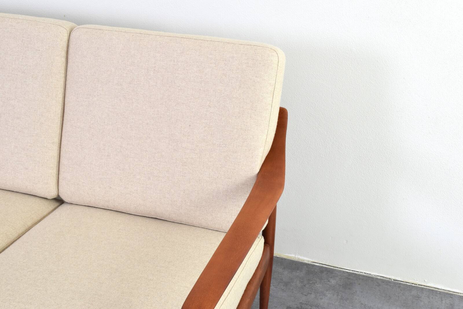 Mid-Century Teak Sofa from Knoll Antimott, 1960s.
