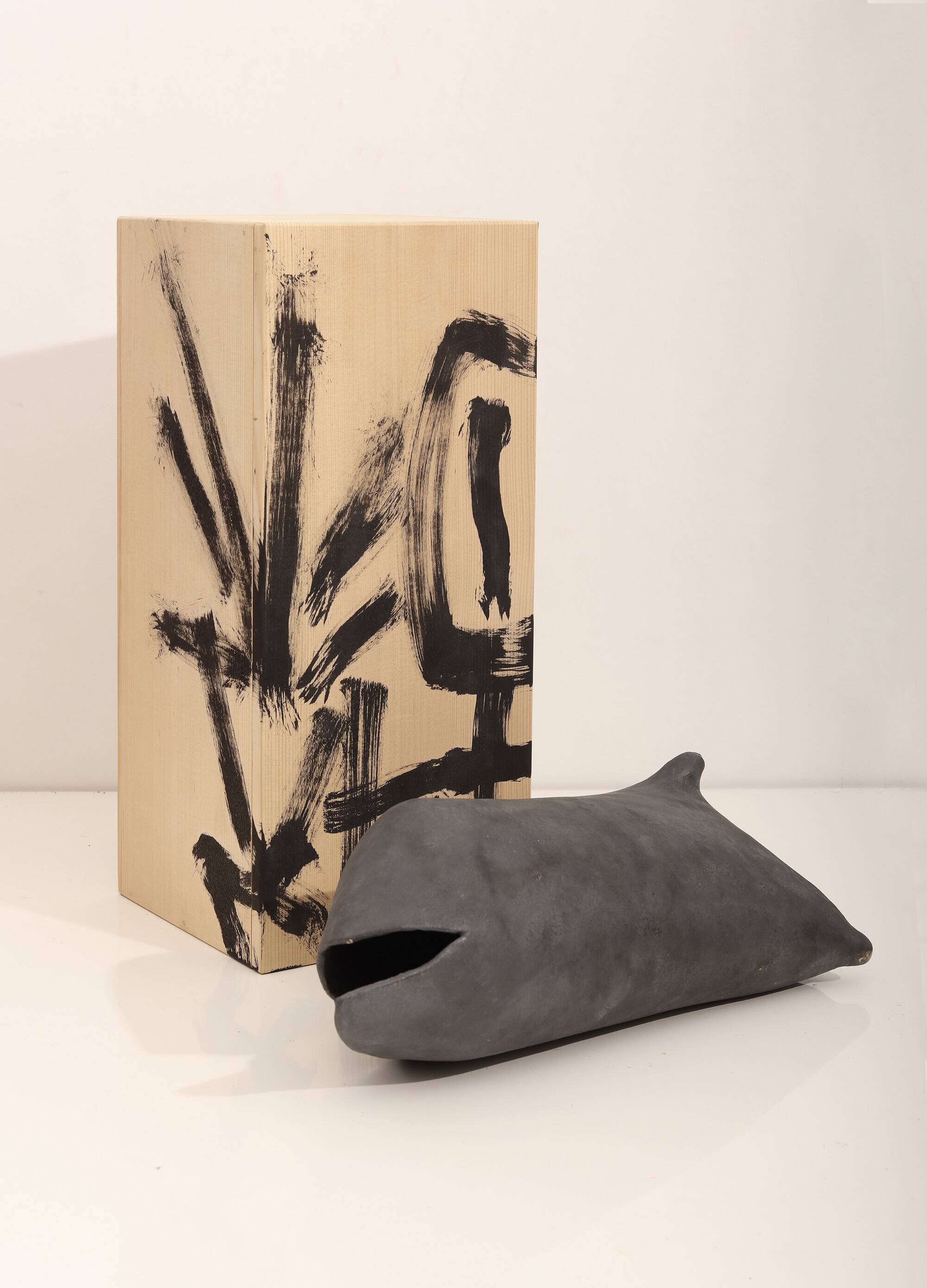 Pottery made by Japanese master potter Kazuo Takiguchi.