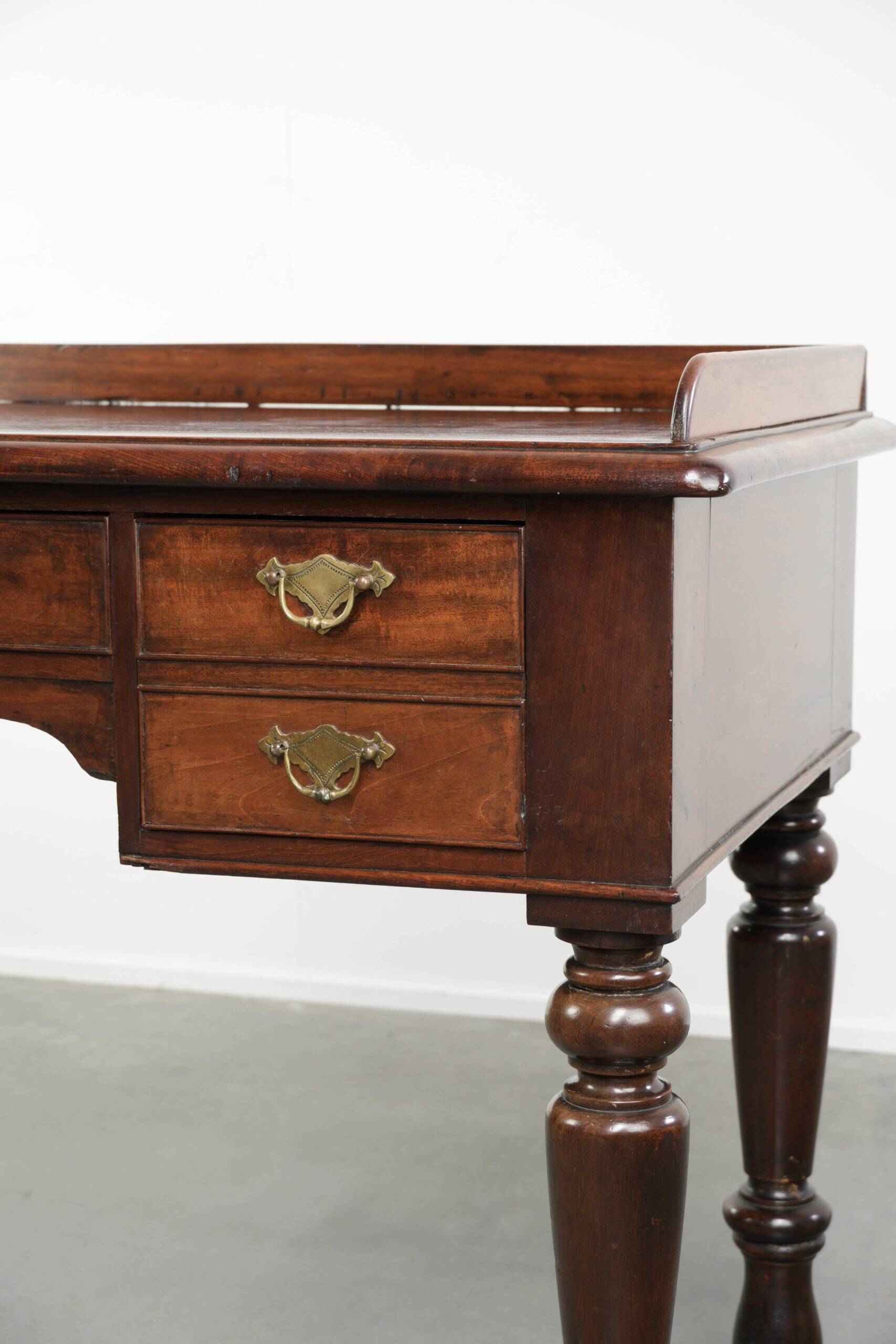 Elegant antique English desk / writing table from the mid-19th century