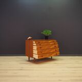 Classic chest of drawers