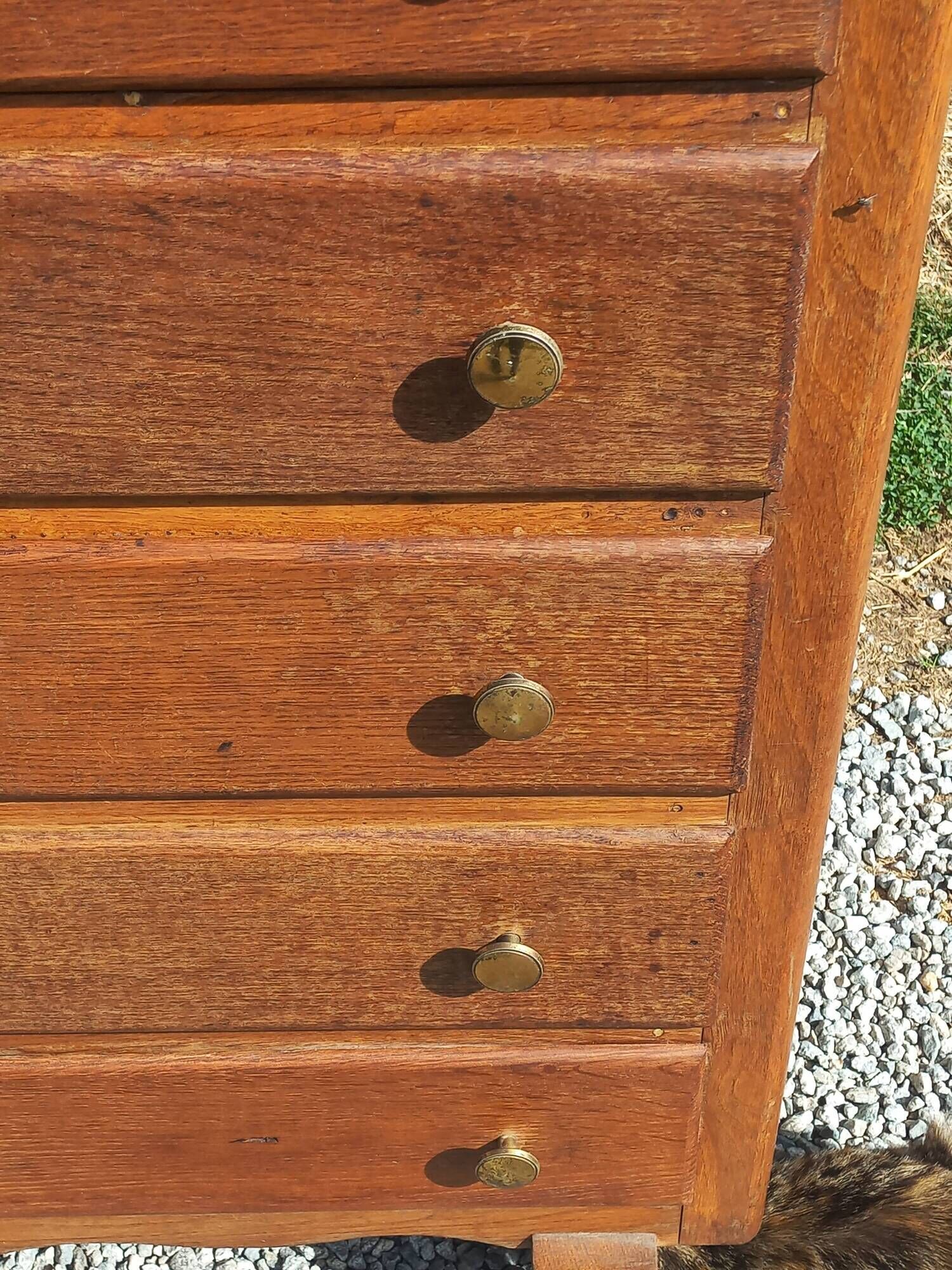 Vintage oak chest of drawers with 5 drawers from the 1950s.