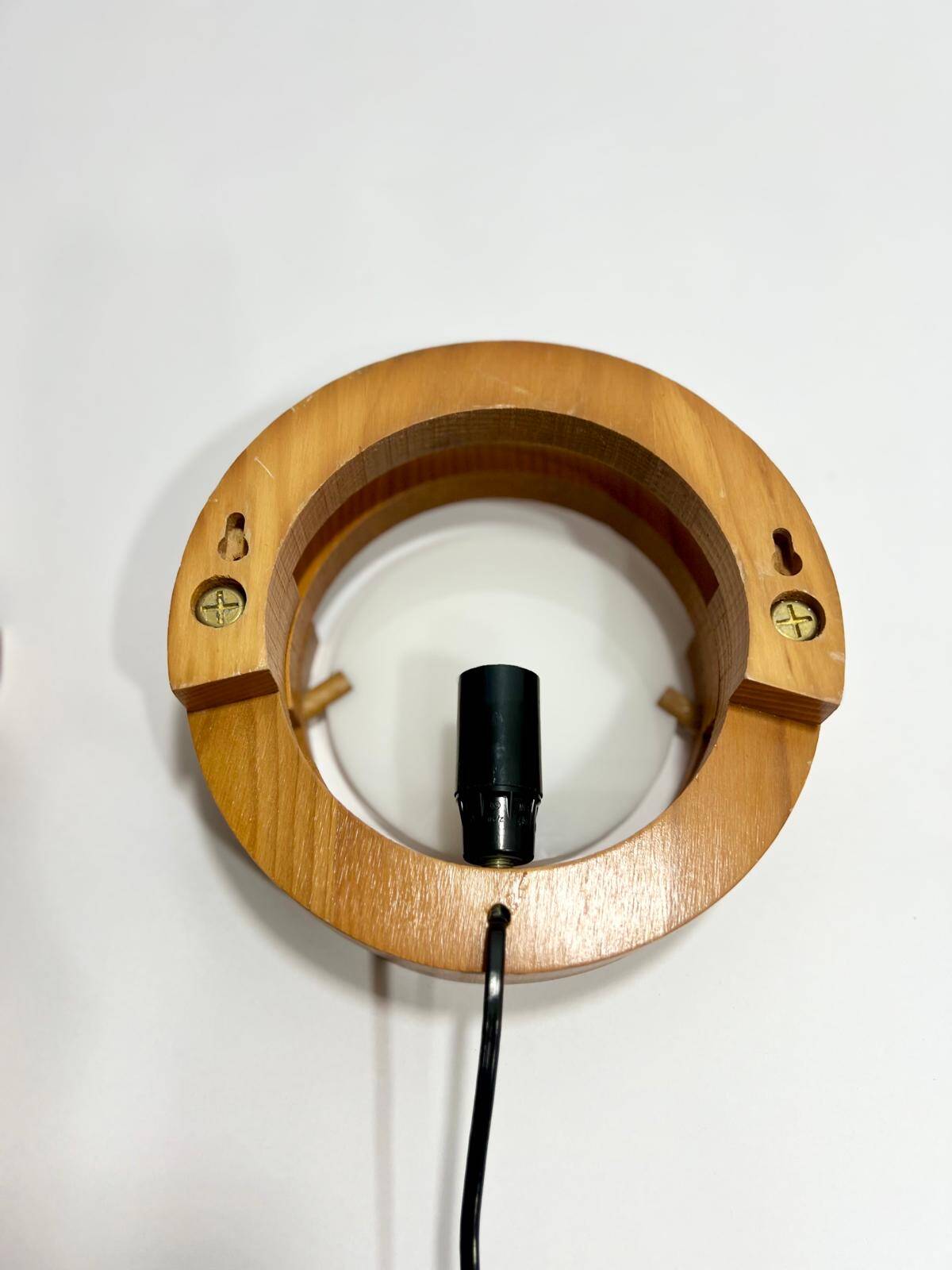 Vintage design wall light in pine and plexiglass, 1970s