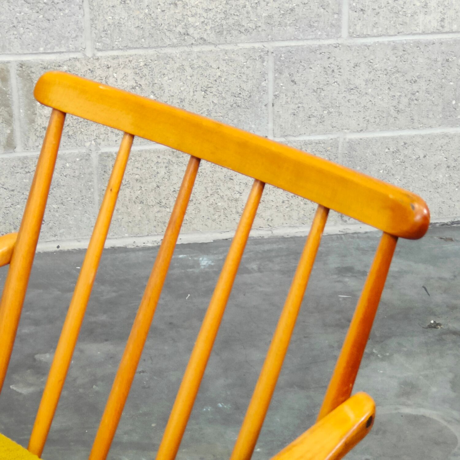 Fauteuil dit " Boomerang " jaune par Antonin Suman pour TON Bystrice 1960