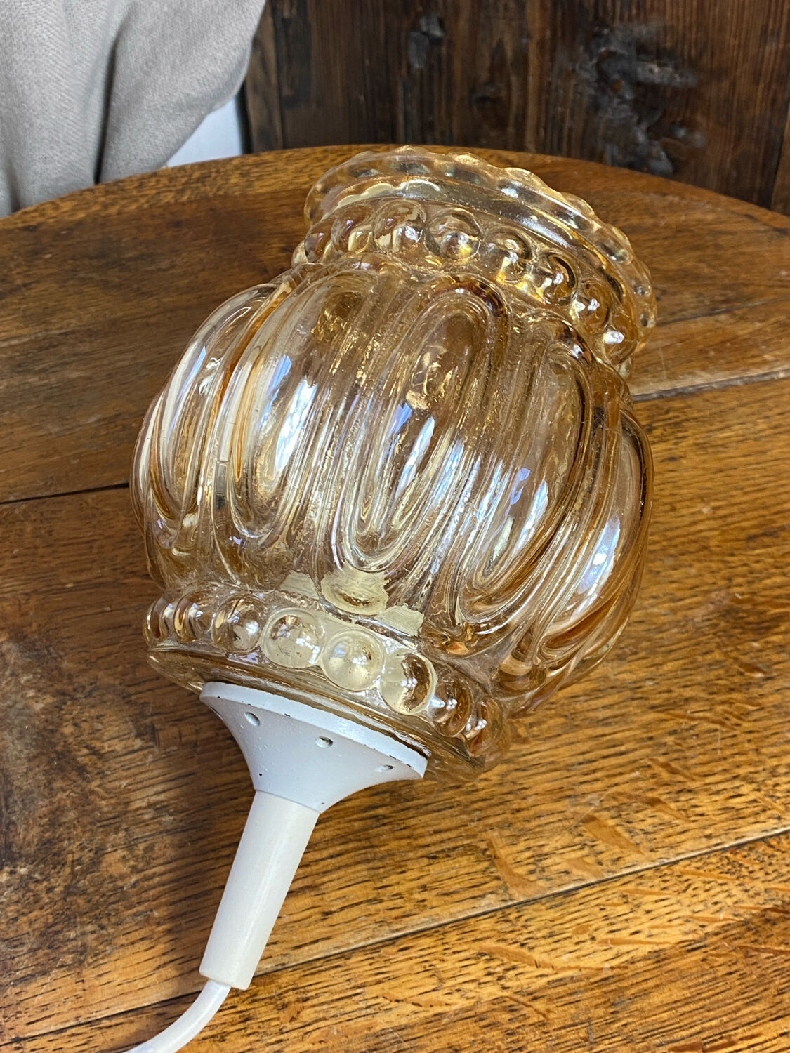 Suspension, baladeuse rétro en verre ambré