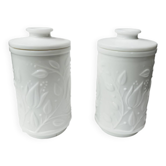 2 apothecary boxes in white opaline - airtight food cap. H 20 cm Diam 11cm