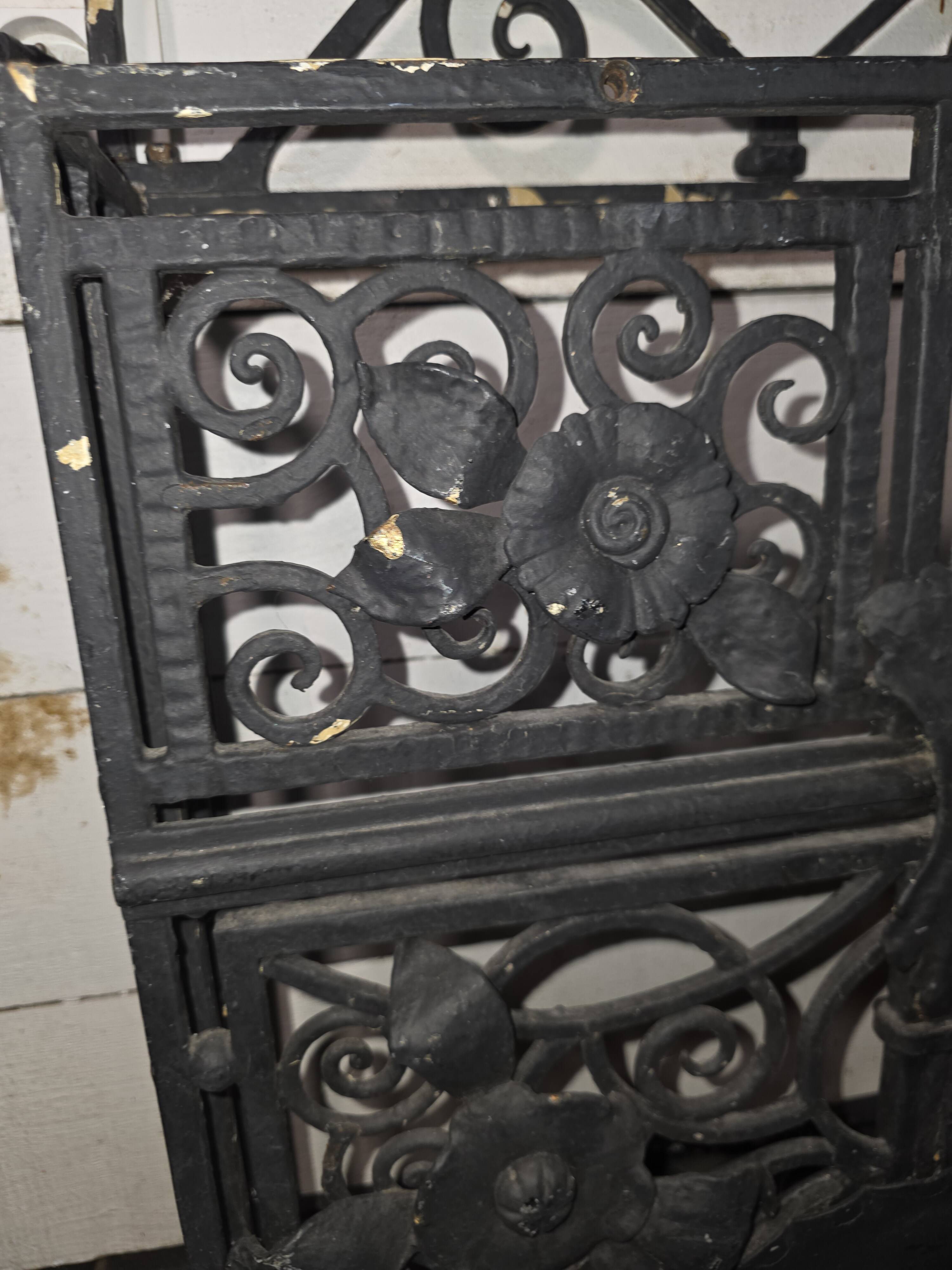 Art Deco coat rack wardrobe in wrought iron from the 1930s.
