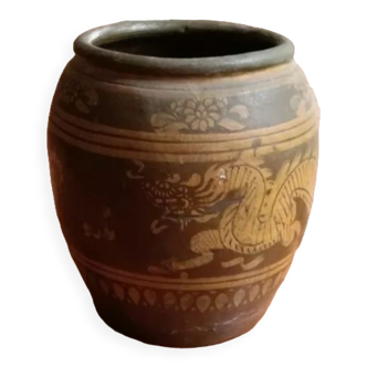 Jar Martaban dragons decor