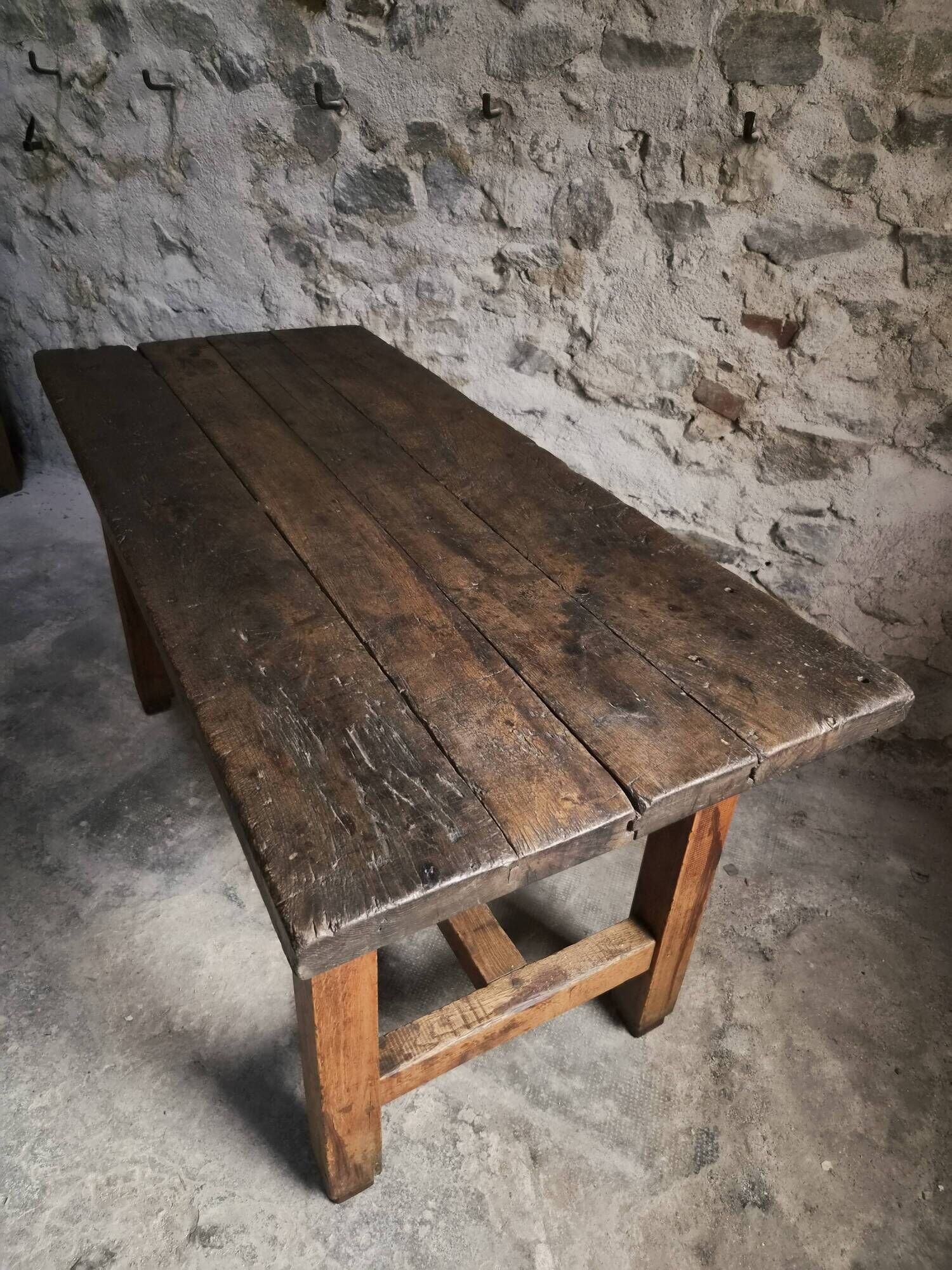 Dining table / antique work table in oak from France, 1750–1850