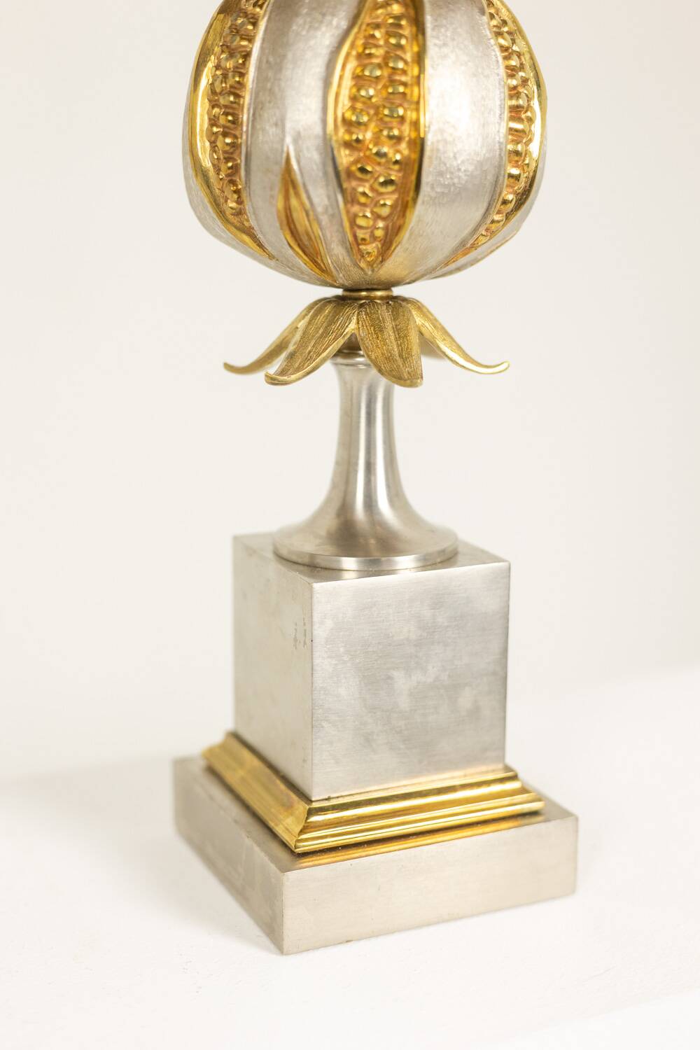 Pair of "grenade" lamps by Maison Charles in bronze, 1970s.