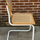 Chaise Cesca modèle b32 en blanc et bois par Marcel Breuer