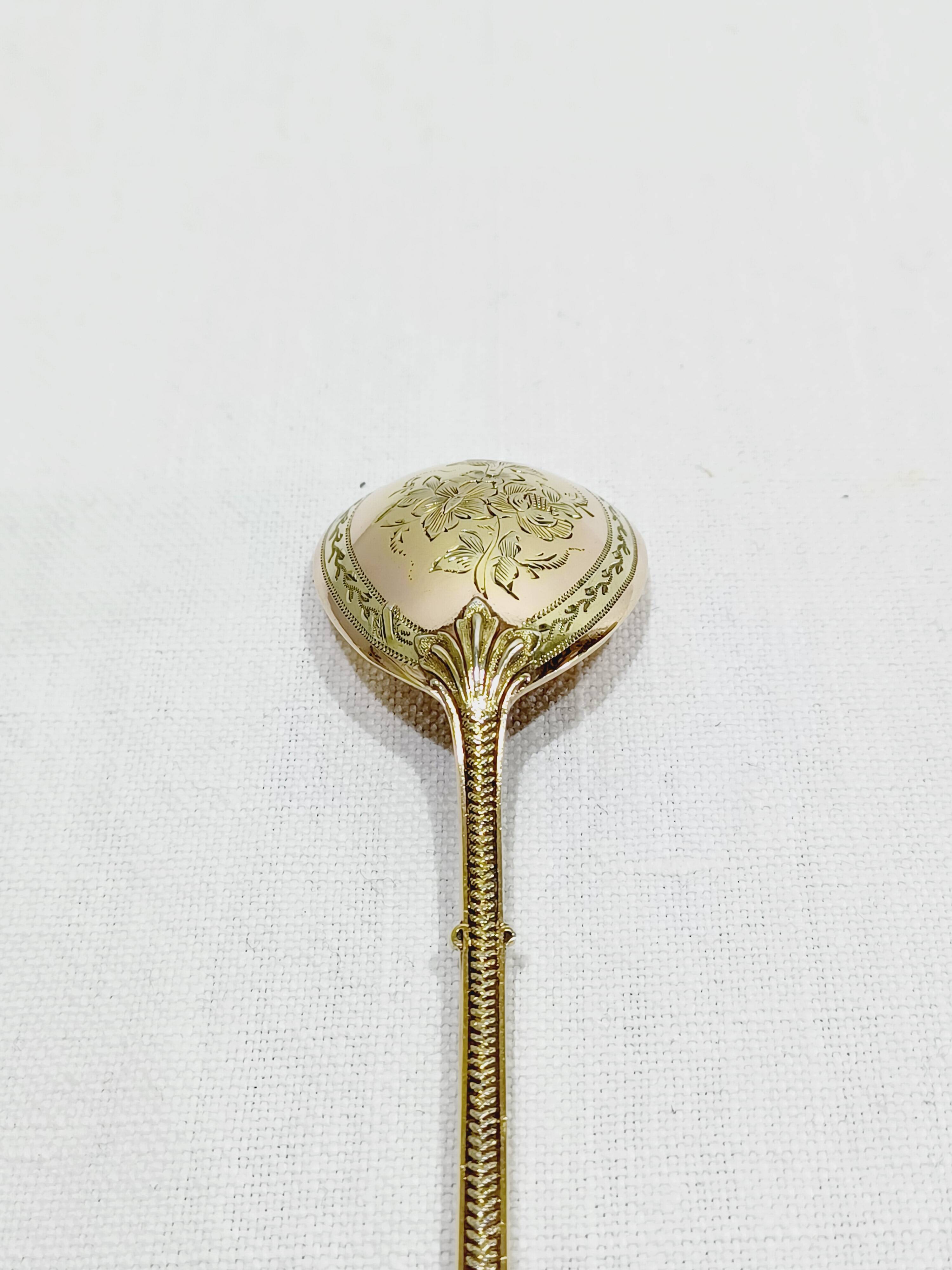 Hénin et Cie – 12 teaspoons with Russian-style silver-gilt handles