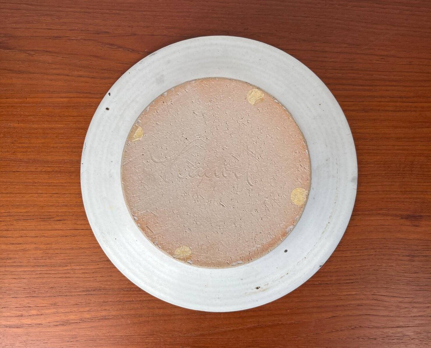 Mid-century modern minimalist studio pottery bowl from Pottestuen Keramik Frederikshavn, 1960s.