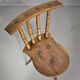 Chaise tripode ancienne de fermier à usage décoratif
