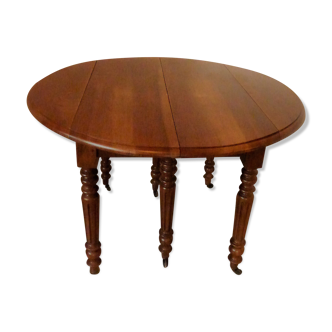 Extendable round table in Walnut 6 feet