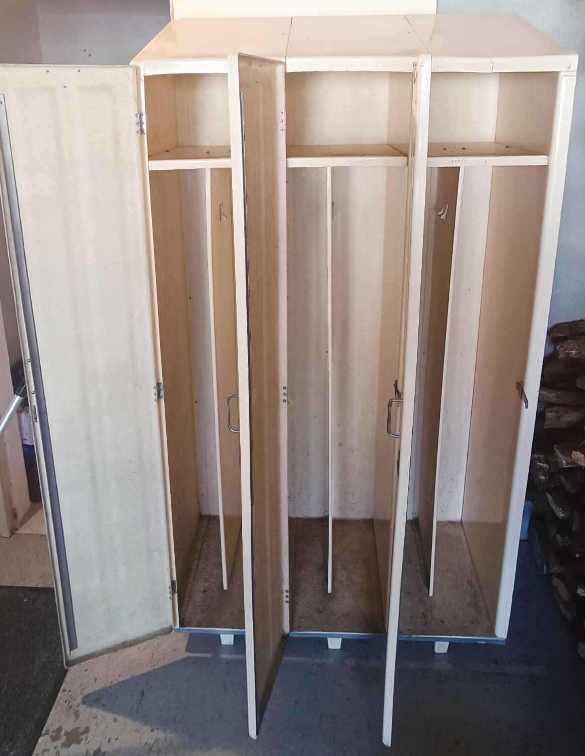 Fiber workshop cloakroom