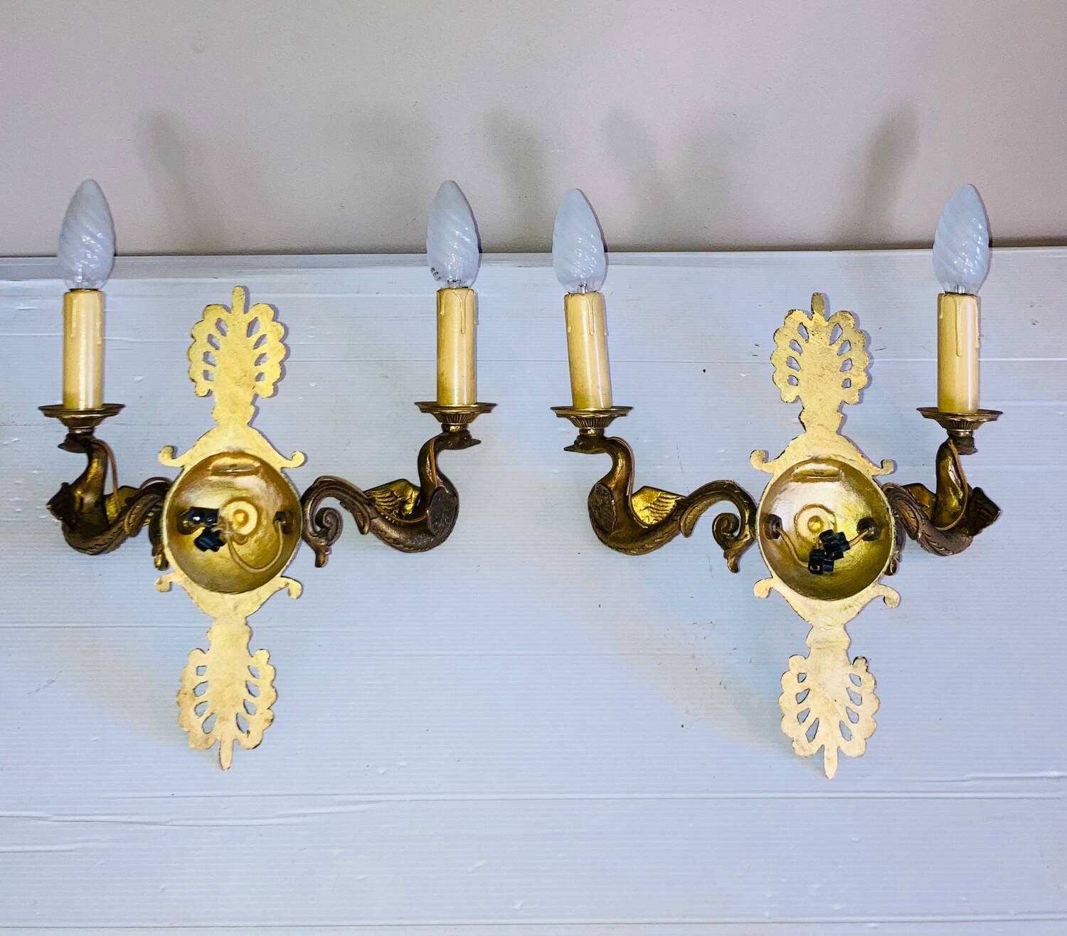 Empire bronze sconces with decorations of swans, palmettes and acanthus leaves