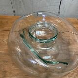 Bocal ancien en verre déformé