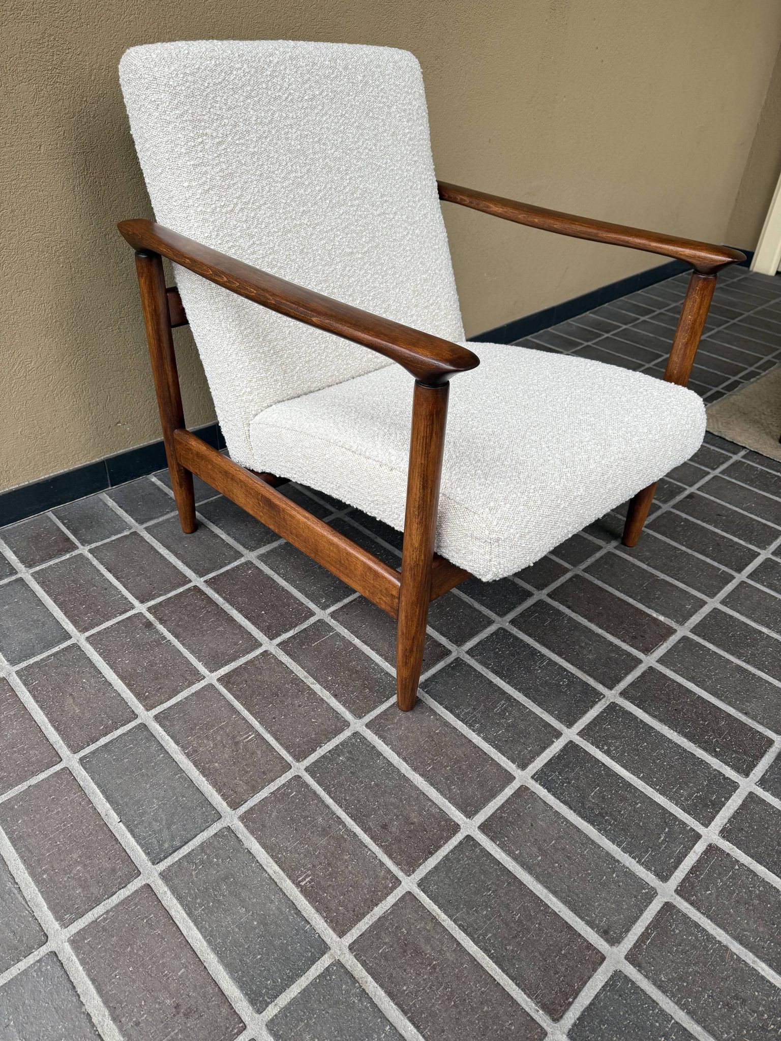 GFM-142 armchair, design by Edmund Homa from the 70s, white ivory boucle - 2 pieces available
