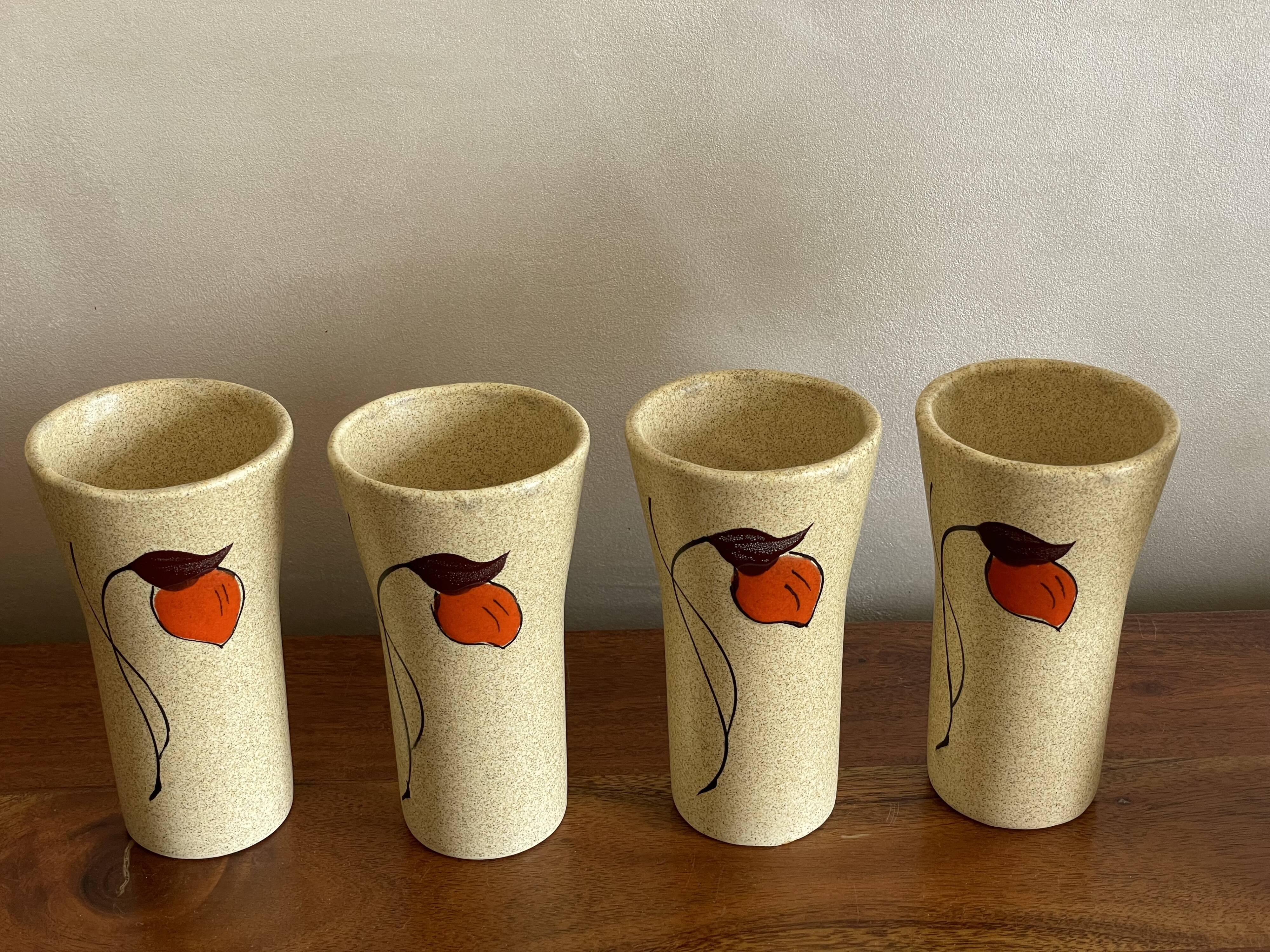 4 mazagrans de grès décor coquelicot