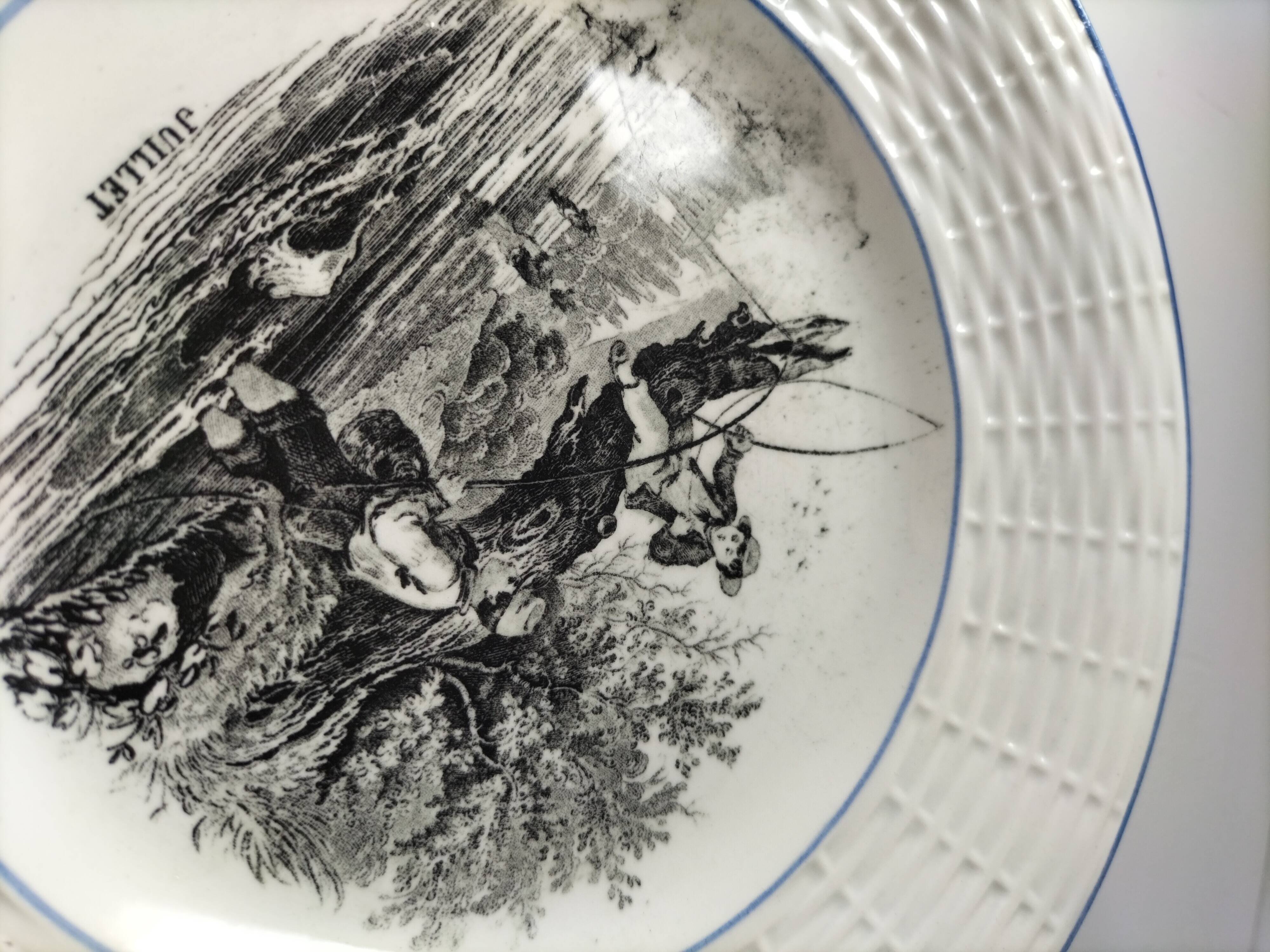 Série complète 12 assiettes Digoin Sarreguemines – Les 12 mois (1900-1920)