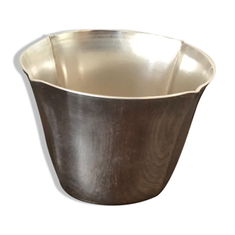 Silver-plated metal clip-on cup