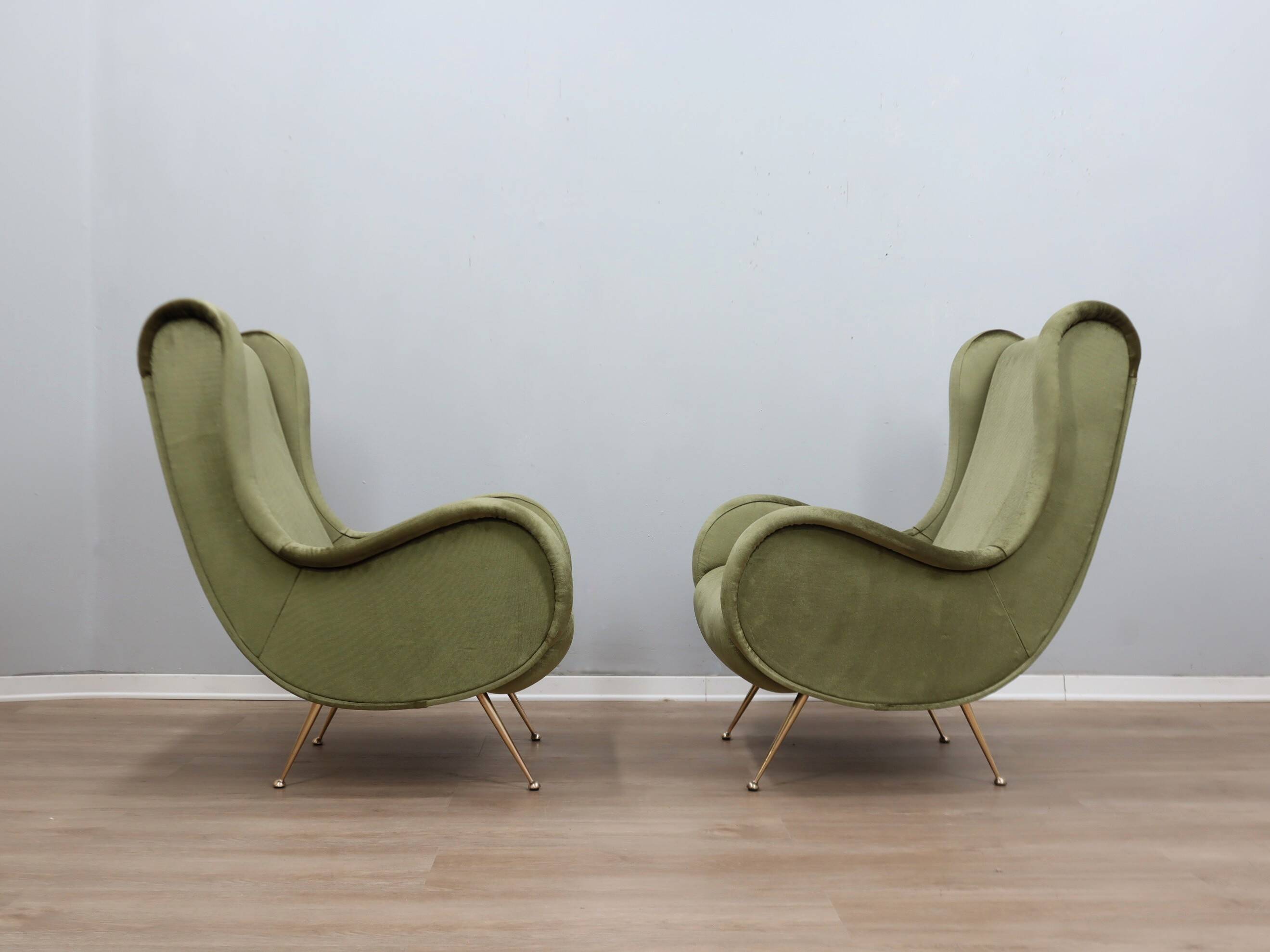 Paire de fauteuils italiens des années 1950 style Senior Zanuso en velours vert.