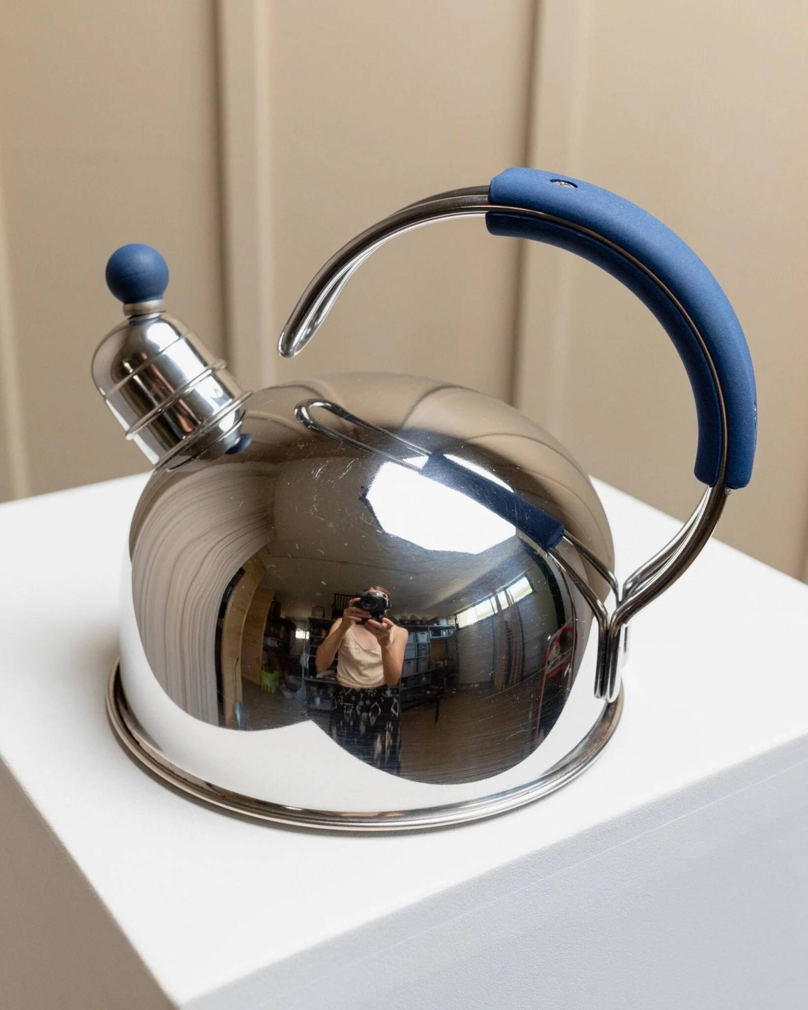 Polished argent metal kettle with blue accents – Italian 1980s design, retro stainless