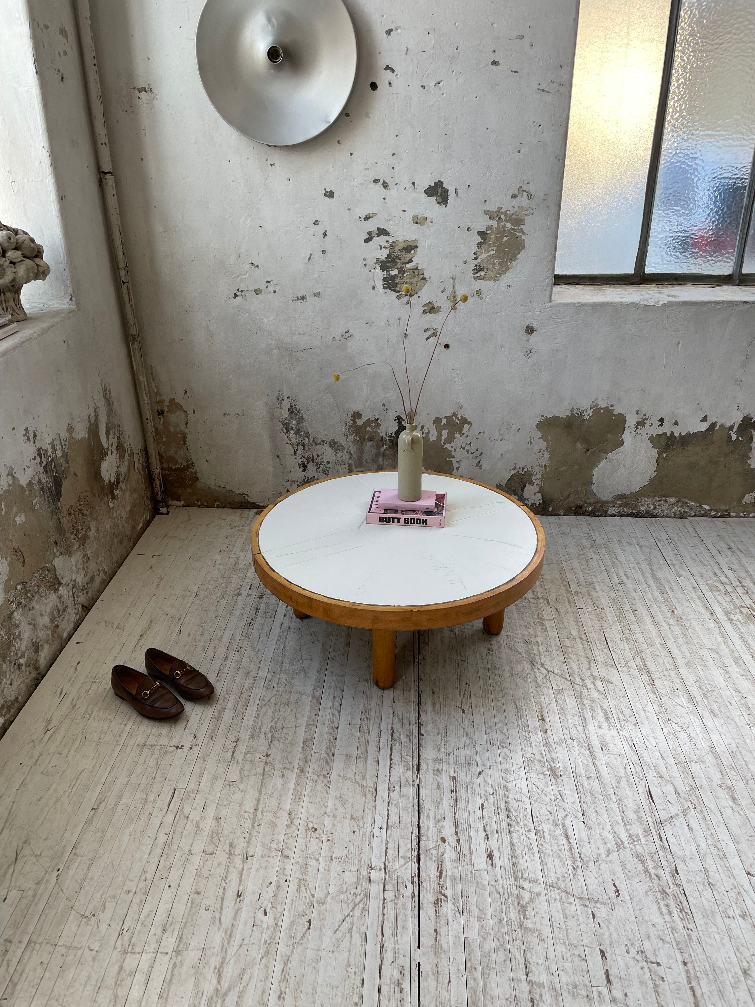 Round coffee table white ceramic and wood