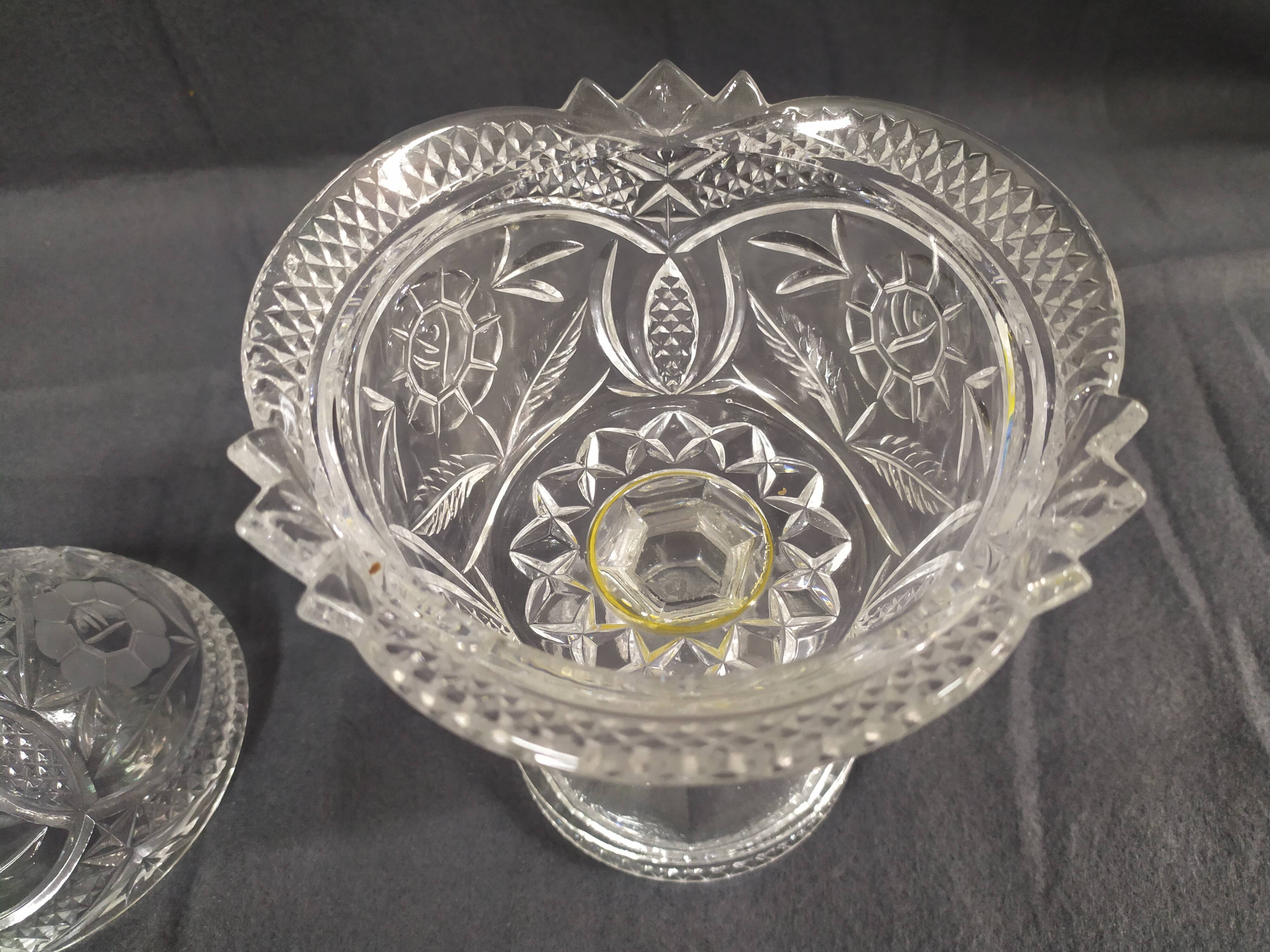 Sugar candy drager vintage crystal on foot 28cm