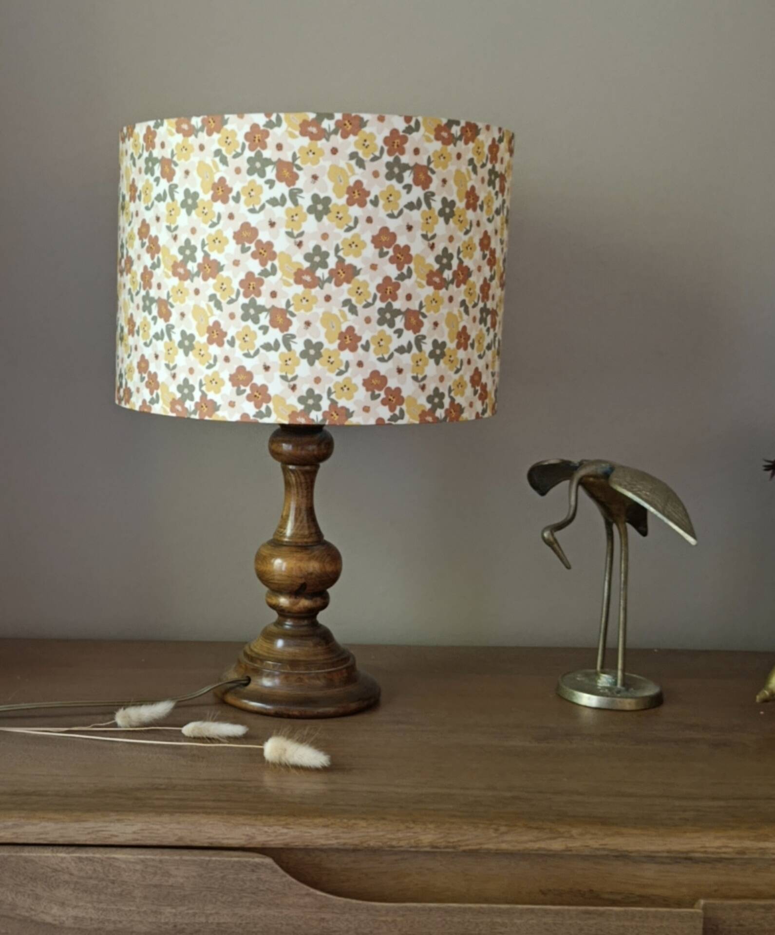 Vintage lamp | retro floral charm & turned solid wood base