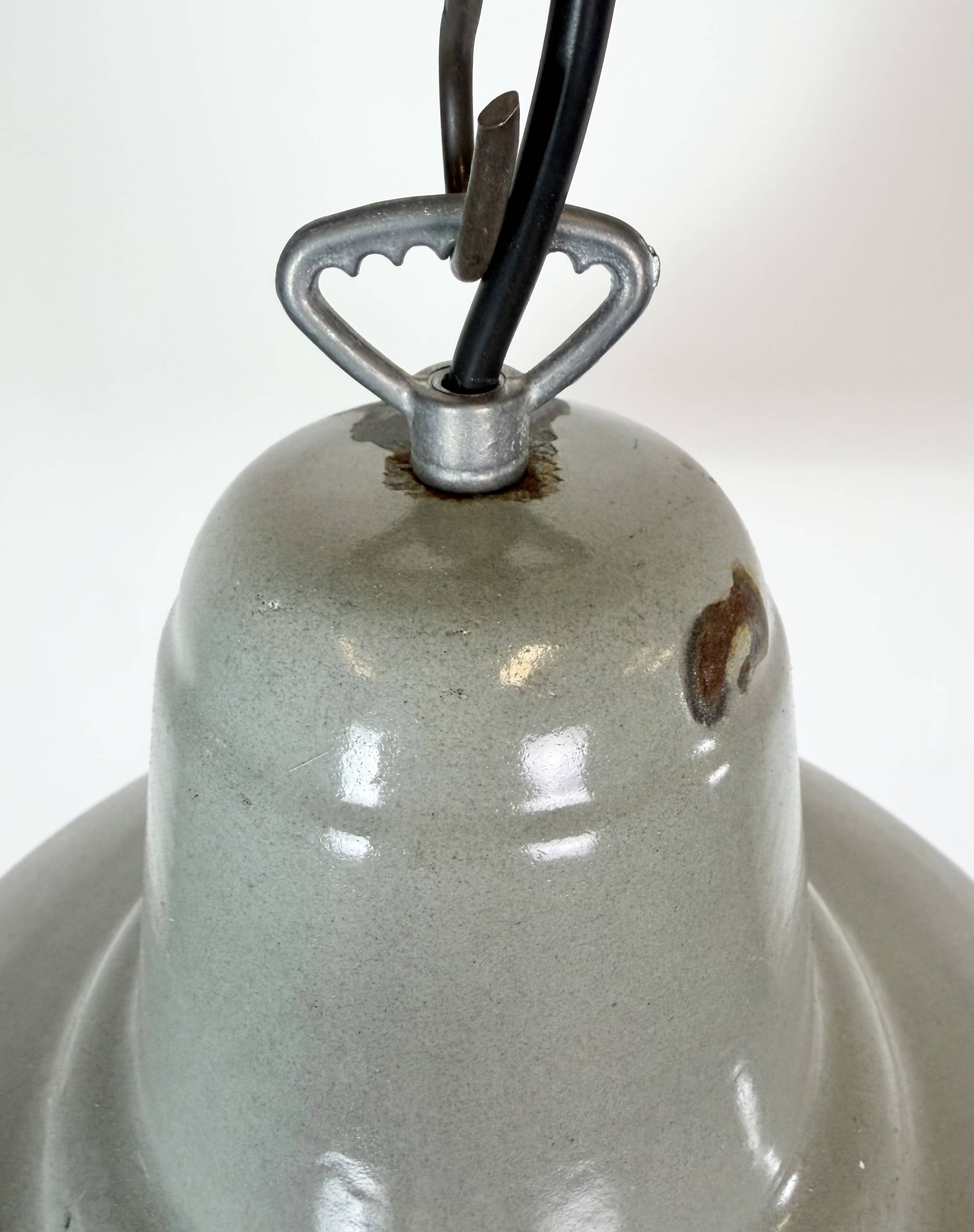 Lampe suspendue en émail gris industriel, années 1960