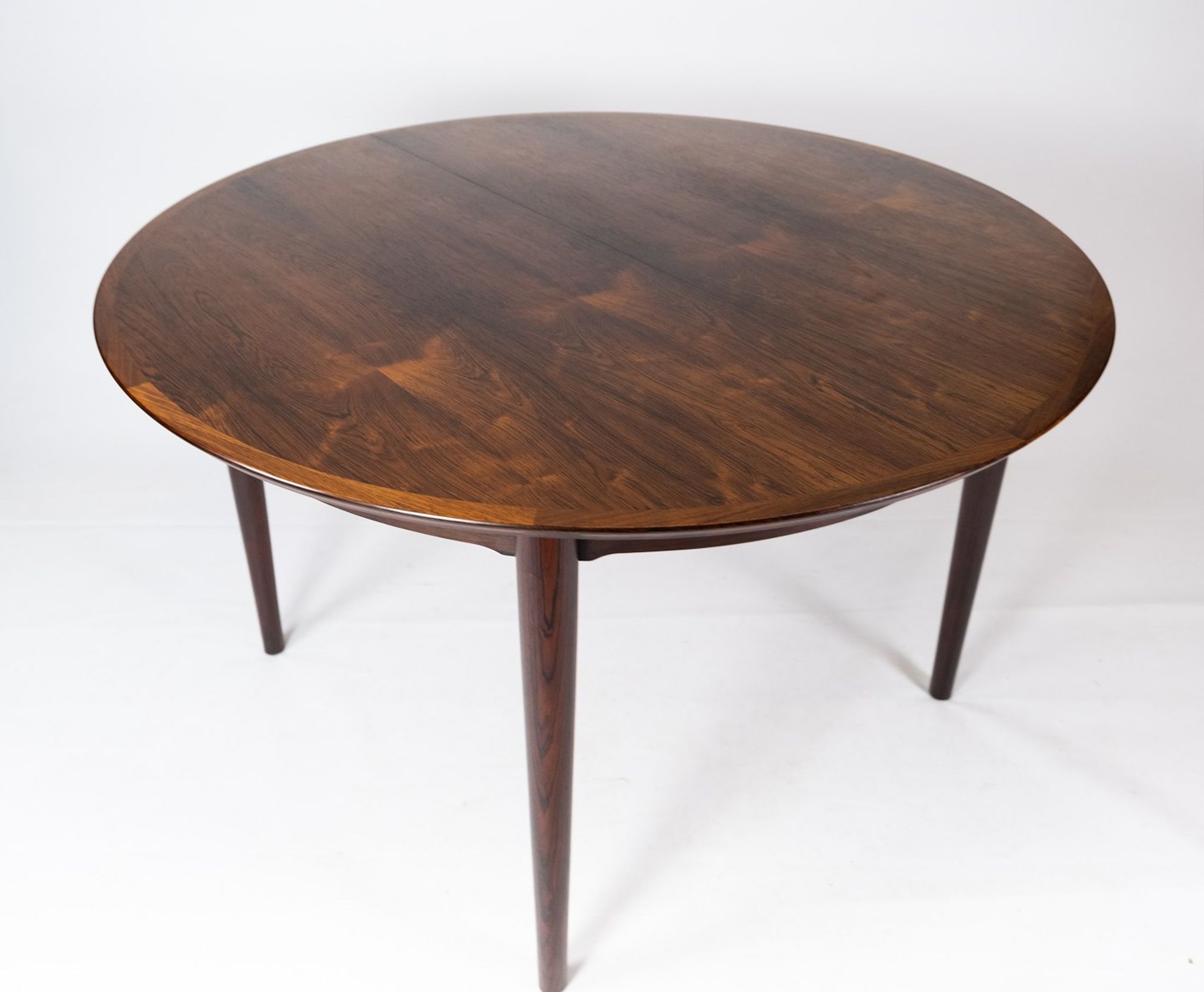 Table à manger en palissandre conçue par Arne Vodder datant des années 1960.