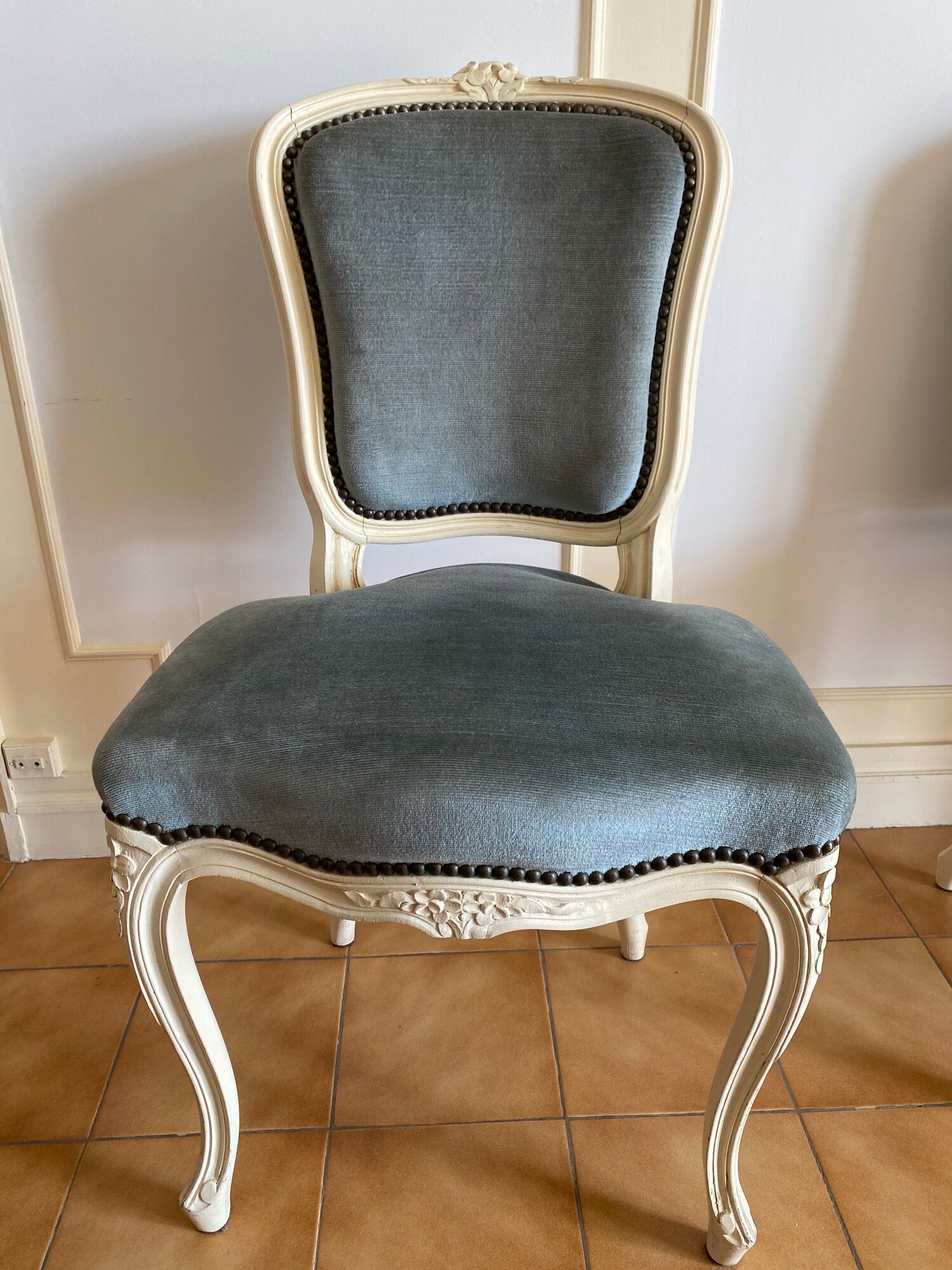 6 Louis XV style medallion chairs lacquered with ivory and blue velvet