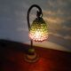 Lampe à poser, pied en fonte et abat jour en perles années 60