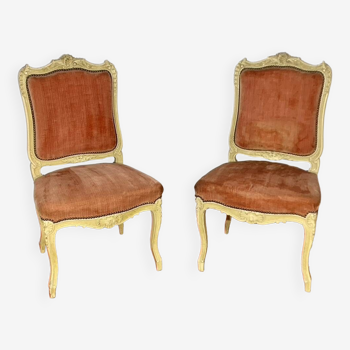 Chaises x 2 Style Louis XV, blanc cassé effet craquelé, velour rose foncé