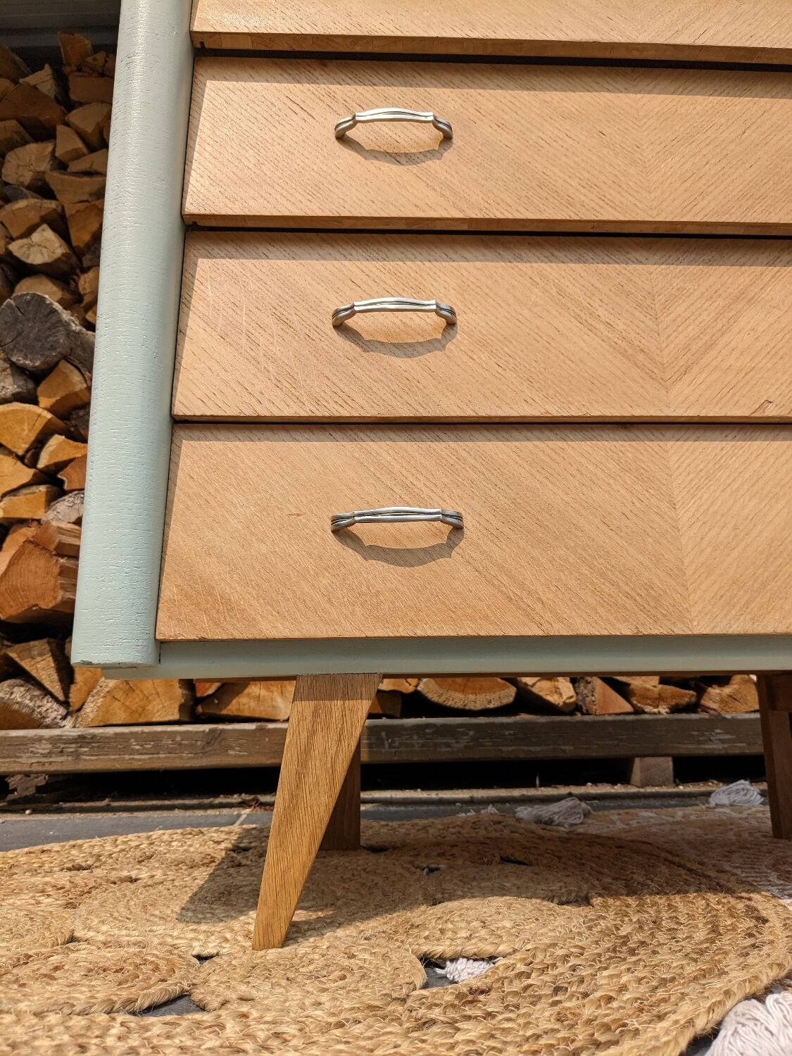Commode scandinave pieds compas