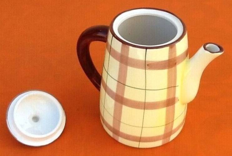 Ceramic coffee maker with fruit decoration