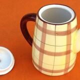 Ceramic coffee maker with fruit decoration